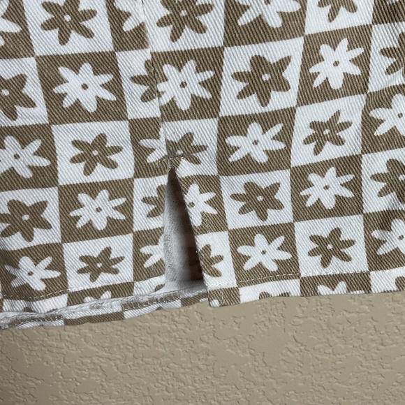 Altard State Womens Small Tan & White Checkered Flower Mini Skirt Zip Back - Picture 4 of 8